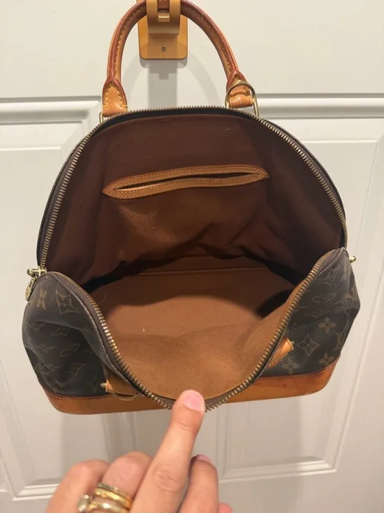 Louis Vuitton Monogram Alma - Picture 8 of 13